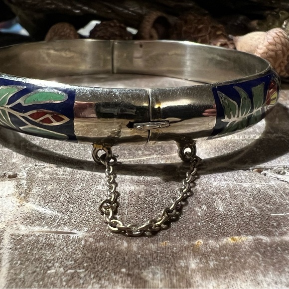 Authentic Vintage Floral Cloisonné Hinged Bangle in White Bronze 2.75” blues Red - Picture 7 of 9